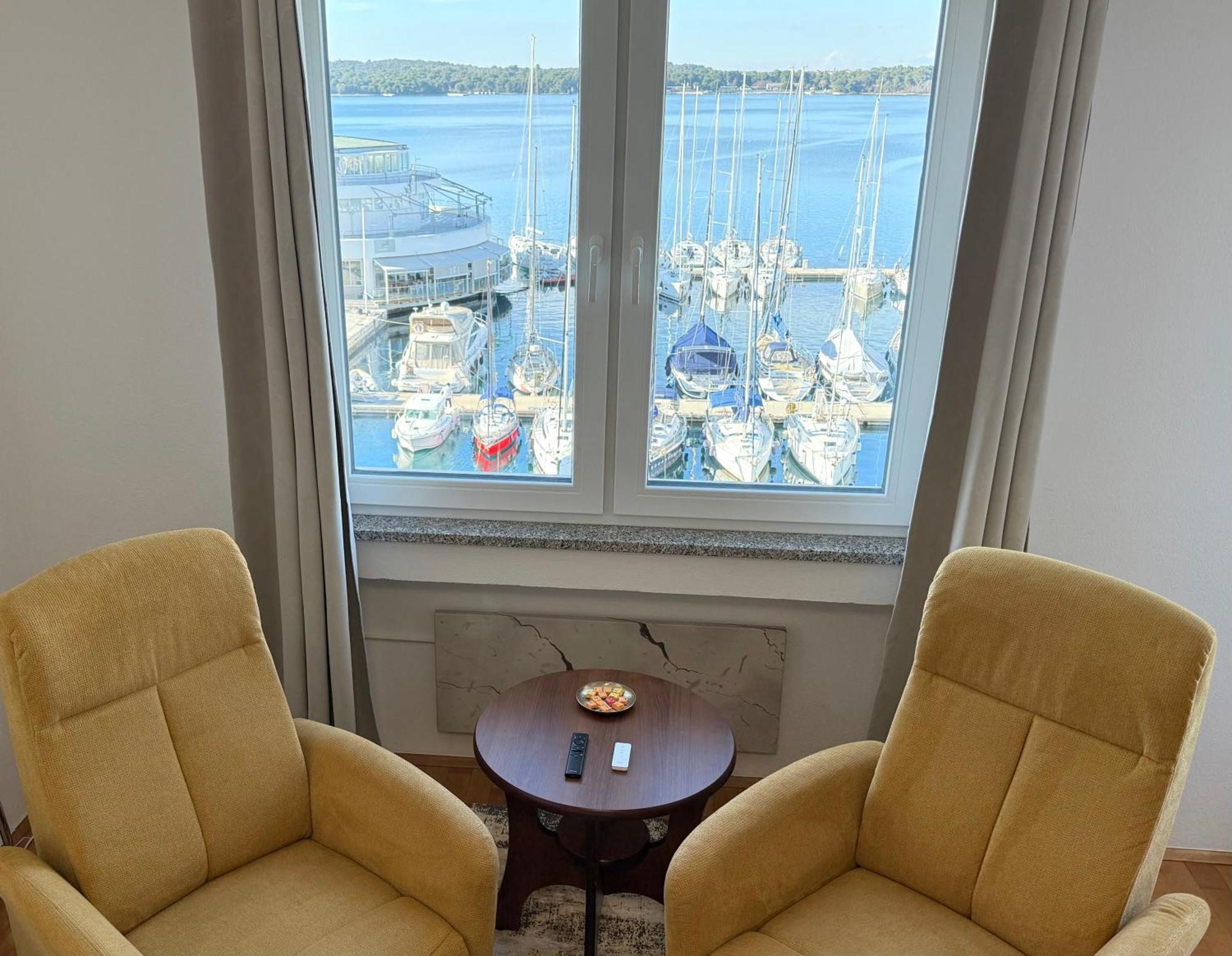 Harbour Appartement *